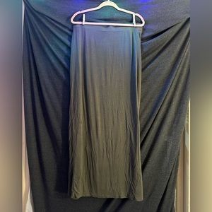 Apt 9 olive green maxi skirt with 2 side slits. Size Large